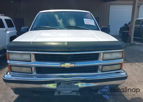 1997 Chevrolet Suburban 1500 из США, поврежденный, VIN 3GNFK16R2VG141730